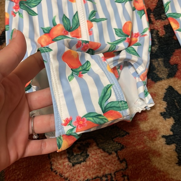Old Navy Strawberry and Orange Girls Swimsuits Rashguards 18-24m - Picture 5 of 9